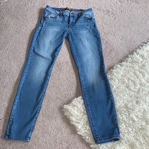 EUC GUESS Power Curvy Mid Rise Skinny Jeans